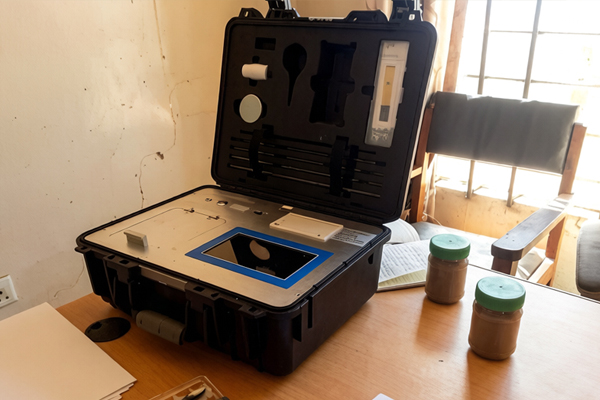 恒美智造土壤肥料养分检测仪HM-GT6为坦桑尼亚客户提供实验室土壤肥力检测解决方案